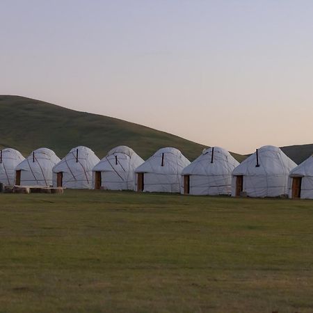 Yurt Camp "Sary-Bulun" At Song-Kul Lake, Naryn Esterno foto