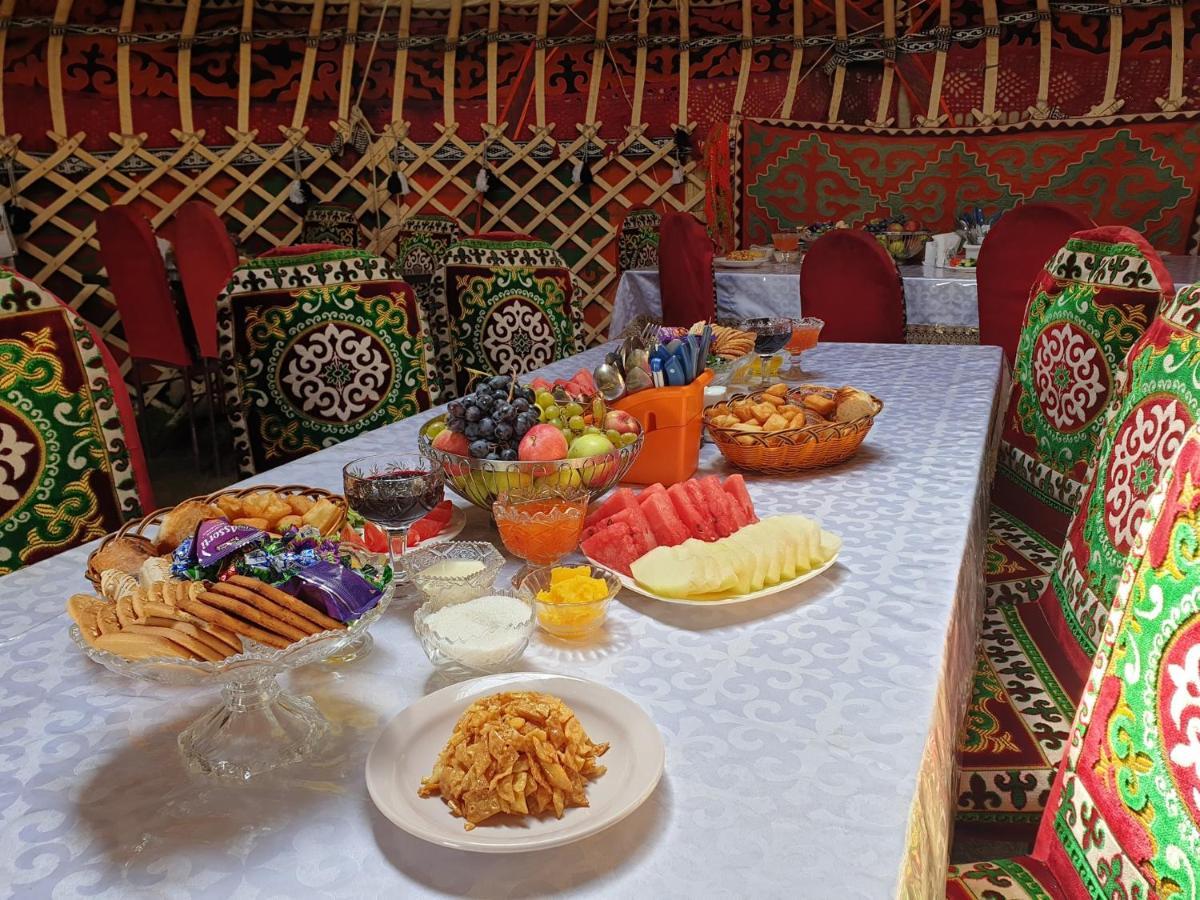 Yurt Camp "Sary-Bulun" At Song-Kul Lake, Naryn Esterno foto