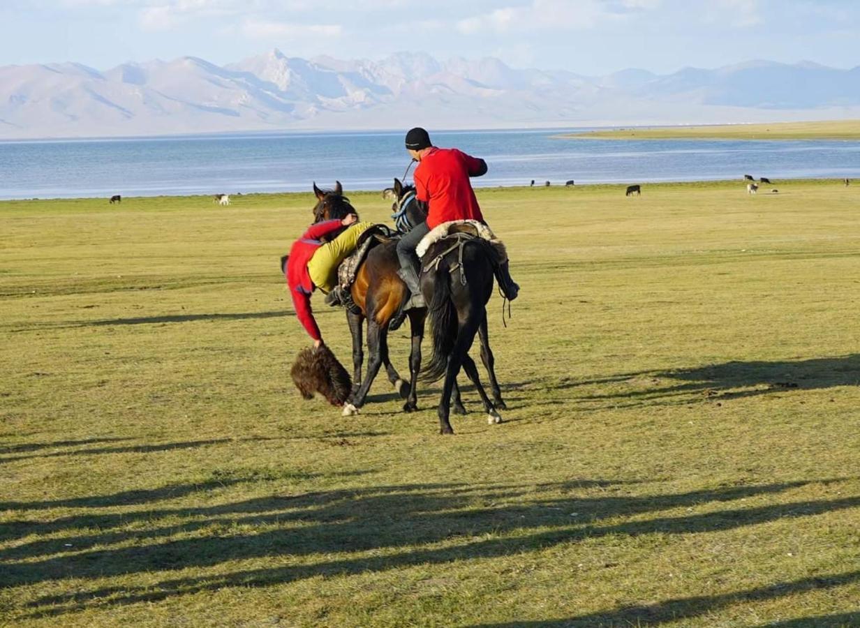 Yurt Camp "Sary-Bulun" At Song-Kul Lake, Naryn Esterno foto