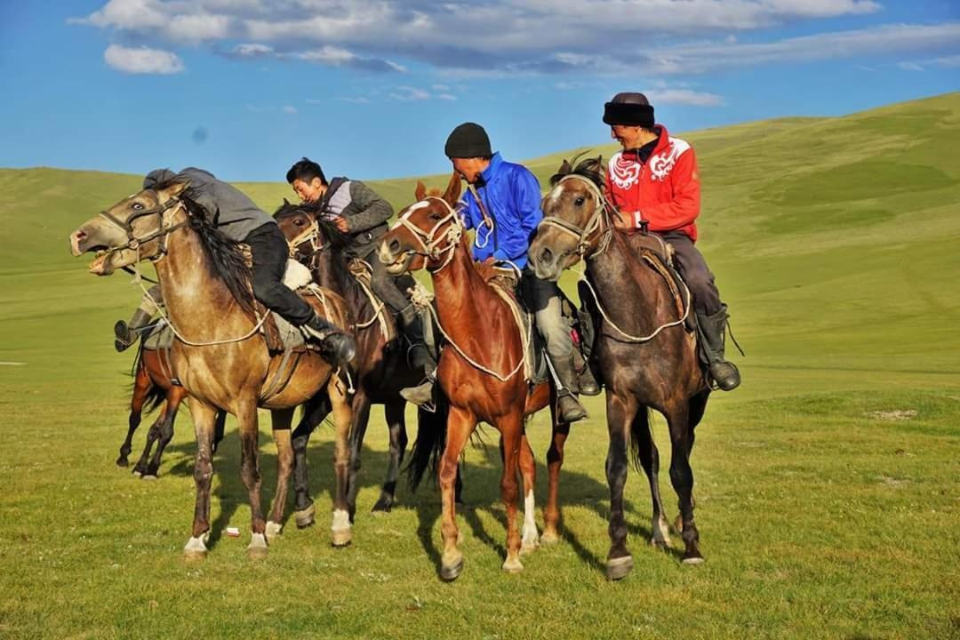 Yurt Camp "Sary-Bulun" At Song-Kul Lake, Naryn Esterno foto