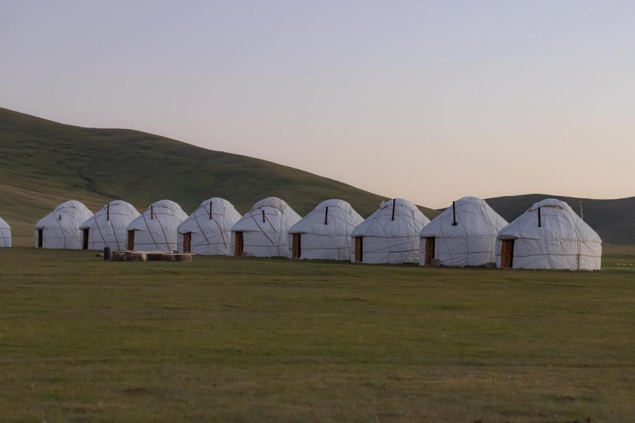 Yurt Camp "Sary-Bulun" At Song-Kul Lake, Naryn Esterno foto